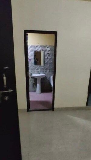 Room in 2 BHK Apartment at Aliganj – for Rent