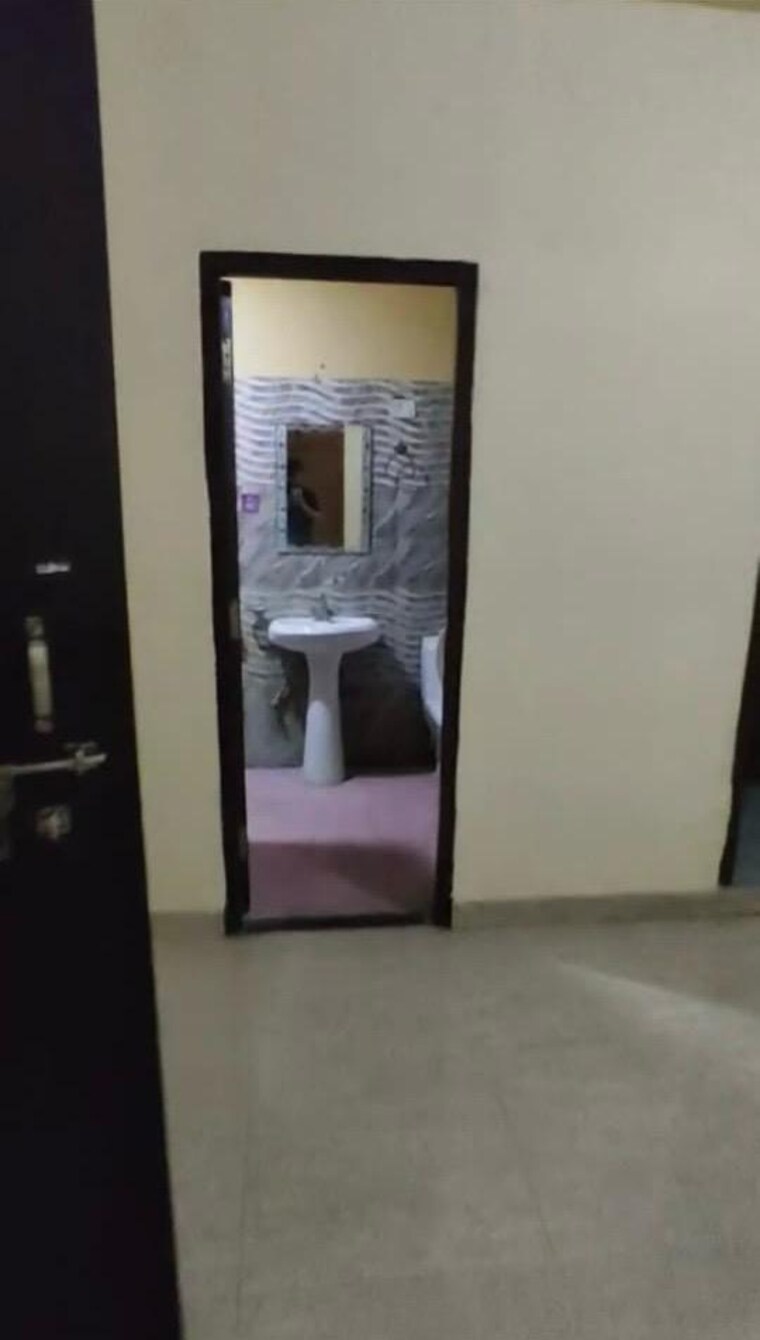 Room, aliganj 2 Bedroom 1100 Sq.Ft. Apartment In Aliganj Lucknow 9493228