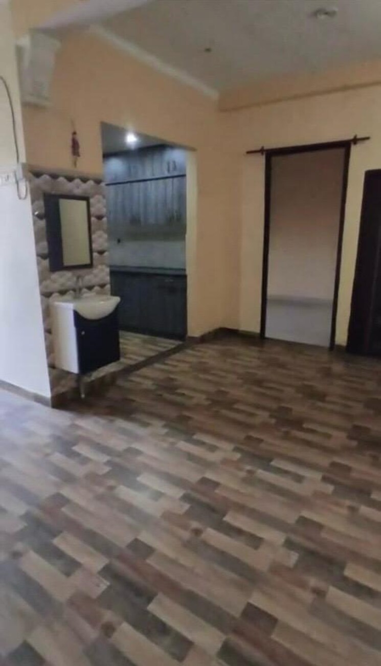 Room, aliganj 2 Bedroom 1100 Sq.Ft. Apartment In Aliganj Lucknow 9493228