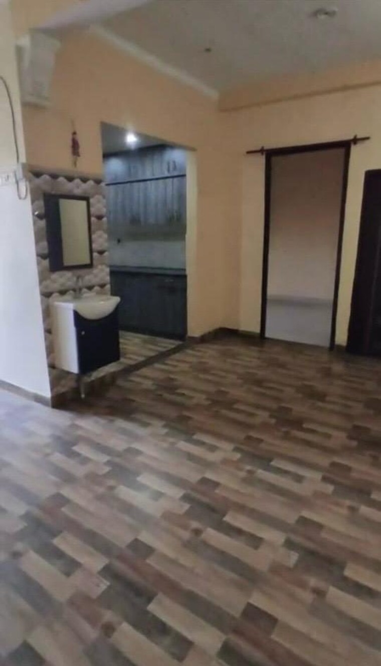 Room, aliganj 2 Bedroom 1100 Sq.Ft. Apartment In Aliganj Lucknow 9493228