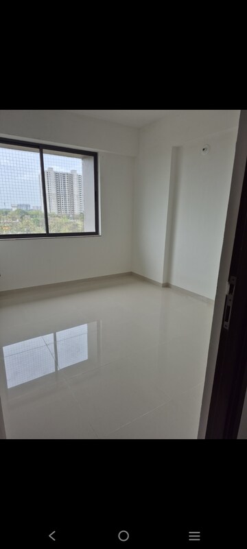 Room in 3 BHK Apartment at Vishwanath Maher Homes 4, Shela – for Rent