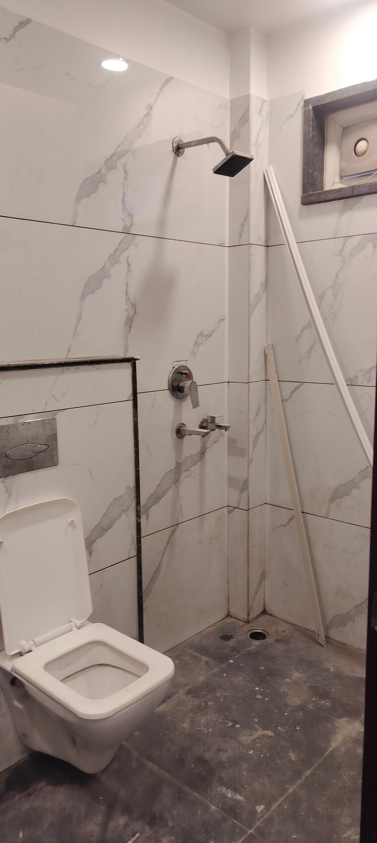 Attached Bathroom, janakpuri 3 Bedroom 1200 Sq.Ft. Apartment In Janakpuri Delhi 9493279