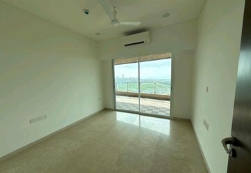 Room in 3 BHK Apartment at Lokhandwala Minerva Mahalaxmi, Mahalaxmi – for Rent