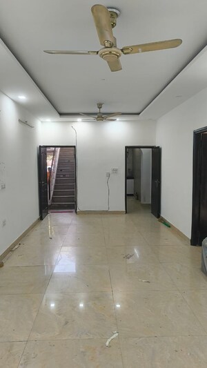 Room in 3 BHK Apartment at Janakpuri – for Rent