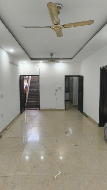 Room in 3 BHK Apartment at Janakpuri – for Rent