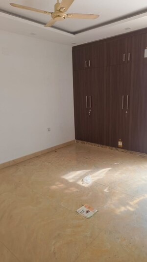 Room in 3 BHK Apartment at Janakpuri – for Rent