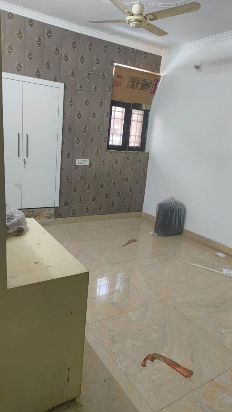 Room, janakpuri 3 Bedroom 1100 Sq.Ft. Apartment In Janakpuri Delhi 9493287