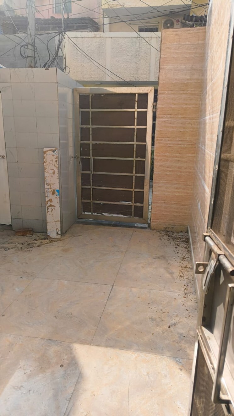 Balcony, janakpuri 3 Bedroom 1100 Sq.Ft. Apartment In Janakpuri Delhi 9493287