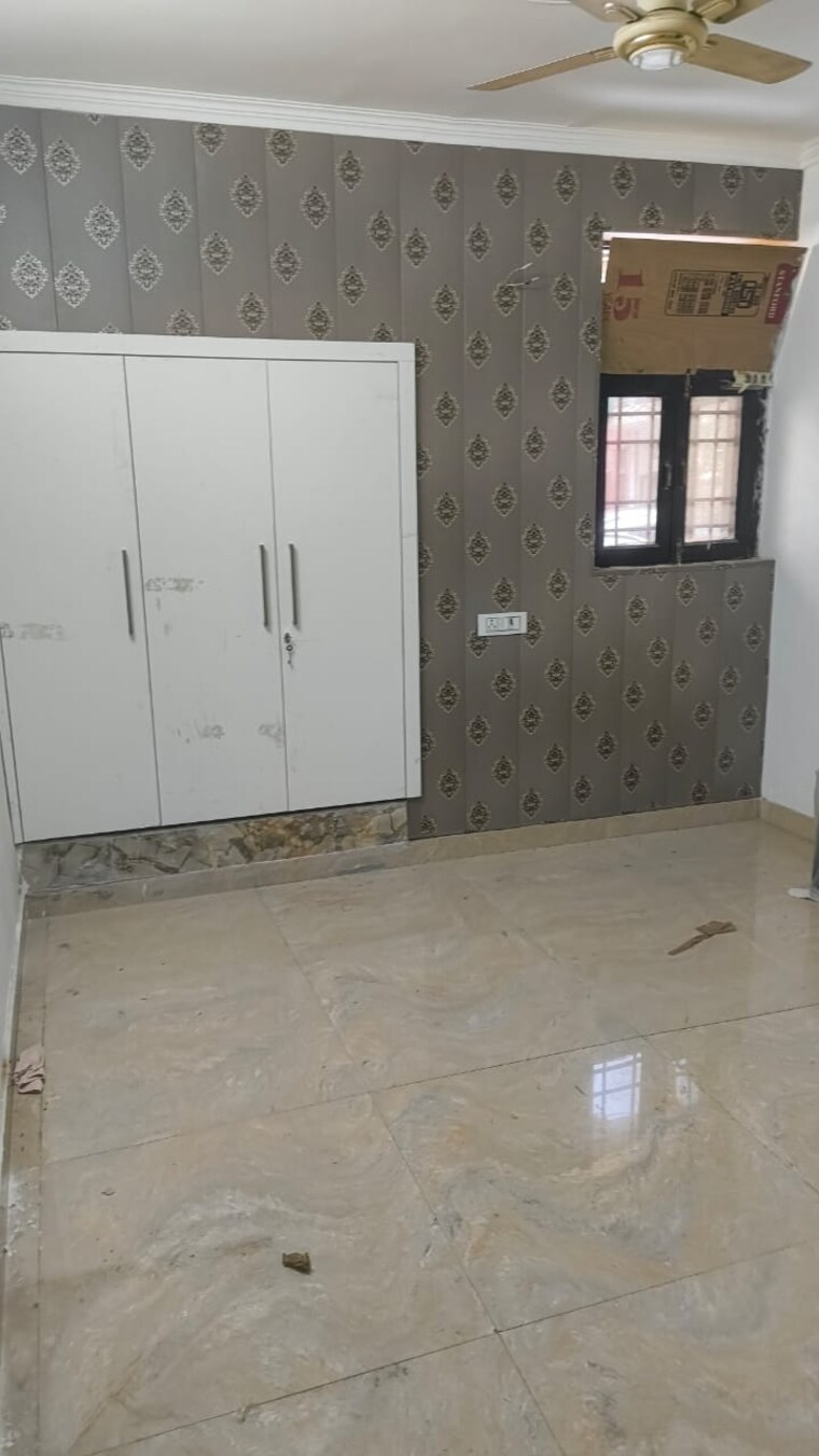 Room, janakpuri 3 Bedroom 1100 Sq.Ft. Apartment In Janakpuri Delhi 9493287