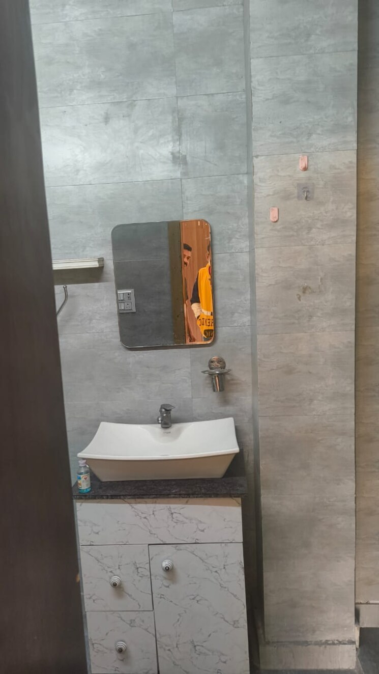 Bathroom, janakpuri 3 Bedroom 1100 Sq.Ft. Apartment In Janakpuri Delhi 9493287