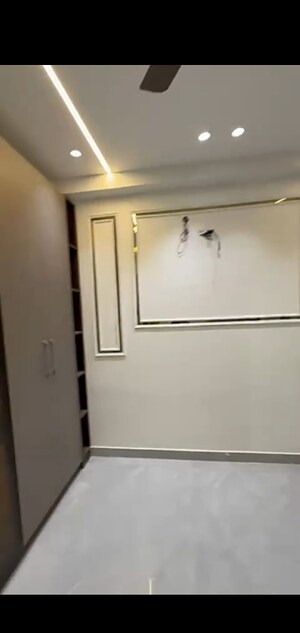 Furnished Amenities in 4 BHK Builder Floor at Mahavir Enclave – for Sale