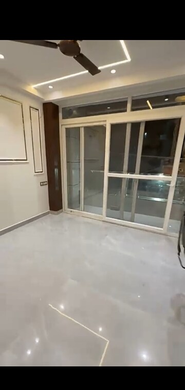 Room in 4 BHK Builder Floor at Mahavir Enclave – for Sale