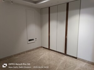 Room in 4 BHK Builder Floor at Janakpuri – for Sale