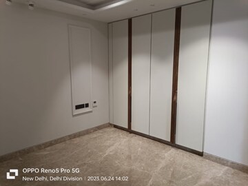 Room in 4 BHK Builder Floor at Janakpuri – for Sale