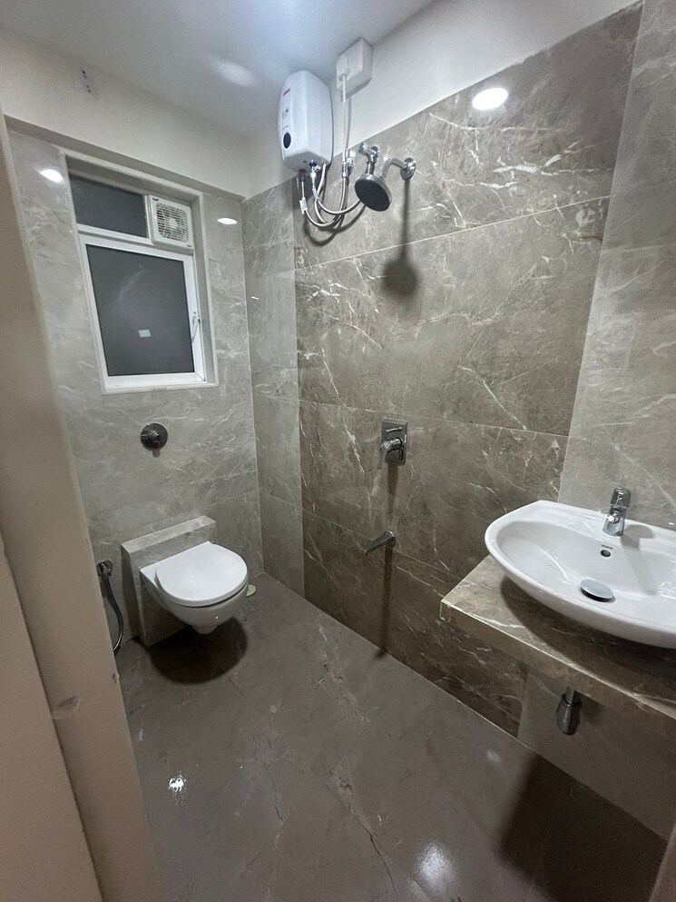 Bathroom, rustomjee-elita 2 Bedroom 1000 Sq.Ft. Apartment In Andheri West Mumbai 9493299