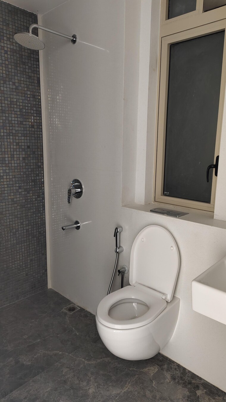 Bathroom, lodha-the-park 3 Bedroom 1111 Sq.Ft. Apartment In Worli Mumbai 9493300