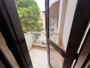 Balcony in 3 BHK Builder Floor at Ansal Sushant Lok I, Sector 43 – for Rent