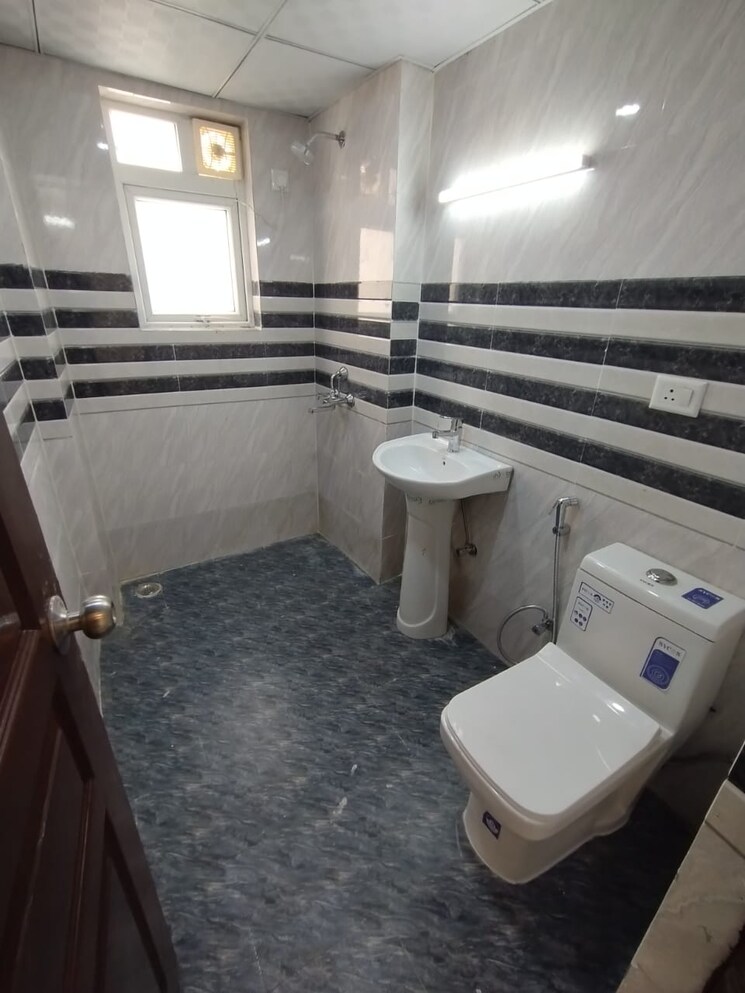 Bathroom, logix-blossom-county 4 Bedroom 1875 Sq.Ft. Apartment In Sector 137 Noida 9493317