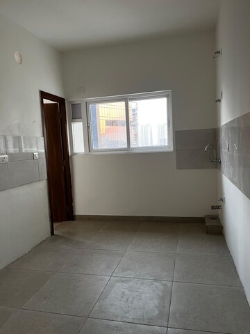 Room in 4 BHK Apartment at Prestige Beverly Hills, Kokapet – for Sale