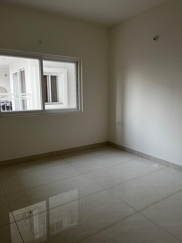 Room in 4 BHK Apartment at Prestige Beverly Hills, Kokapet – for Sale