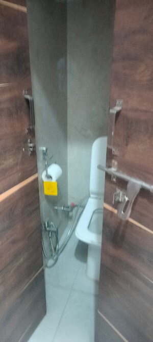 Furnished Amenities in 2 BHK Apartment at Janakpuri – for Rent