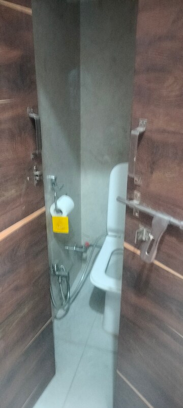 Furnished Amenities in 2 BHK Apartment at Janakpuri – for Rent