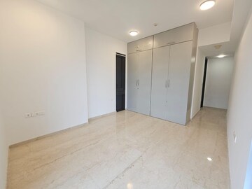 Room in 3 BHK Apartment at Lodha The Park, Worli – for Rent