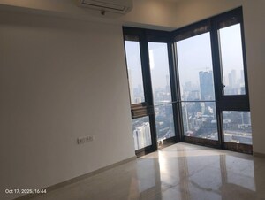 Room in 3 BHK Apartment at Lodha The Park, Worli – for Rent