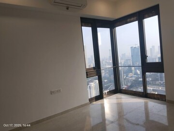 Room in 3 BHK Apartment at Lodha The Park, Worli – for Rent