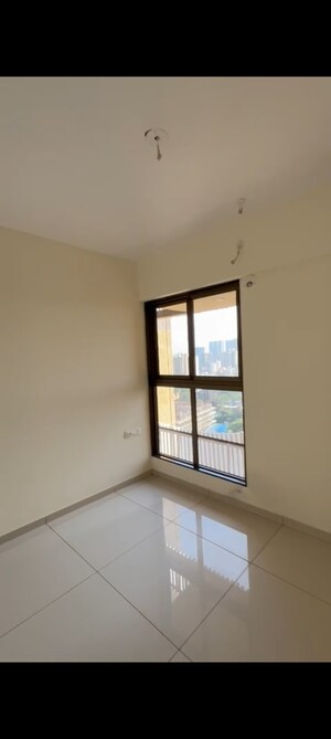 Room in 2 BHK Apartment at Chandak 34 Park Estate, Goregaon West – for Rent