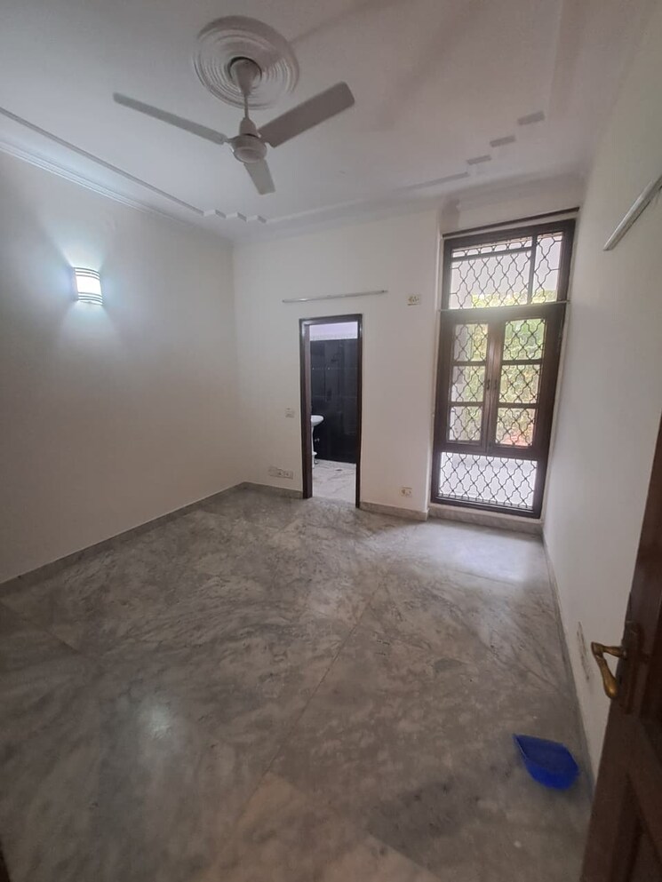 Room, malviya nagar 3 Bedroom 1800 Sq.Ft. Builder Floor In Malviya Nagar Delhi 9493370