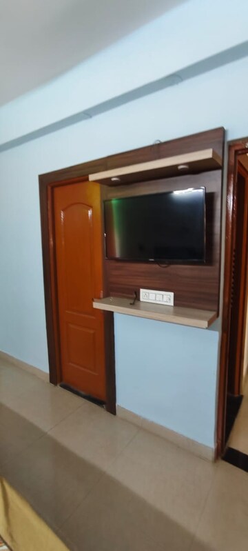 Room in 3 BHK Apartment at Piyush Heights, Sector 89 – for Rent