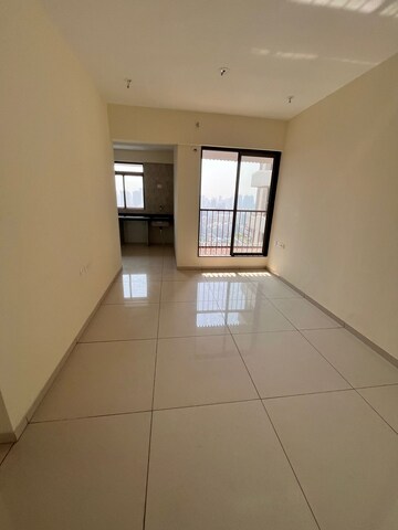 Room in 1.5 BHK Apartment at Chandak 34 Park Estate, Goregaon West – for Rent