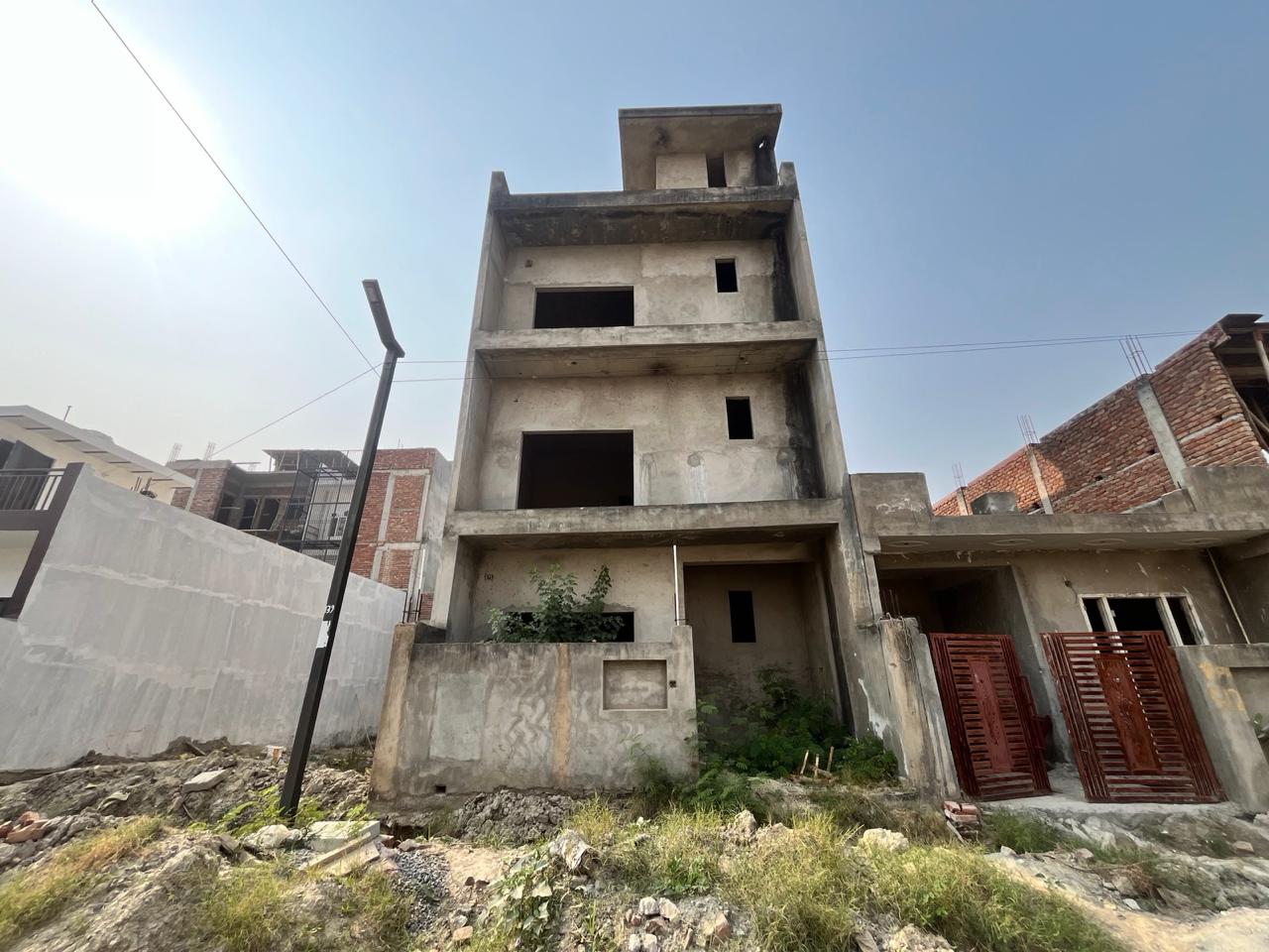 6 BHK Independent House For Sale in Gaur Yamuna City 7th Parkview