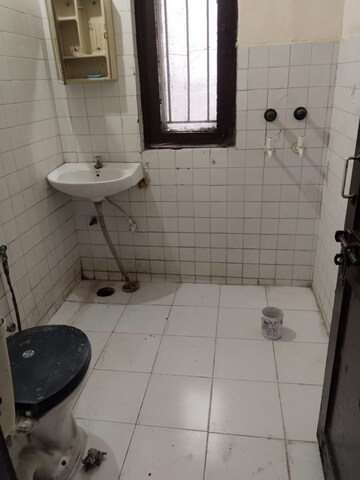Bathroom in 3 BHK Apartment at Express Green, Sector 44 – for Sale