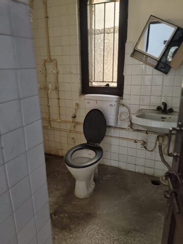 Bathroom in 3 BHK Apartment at Express Green, Sector 44 – for Sale