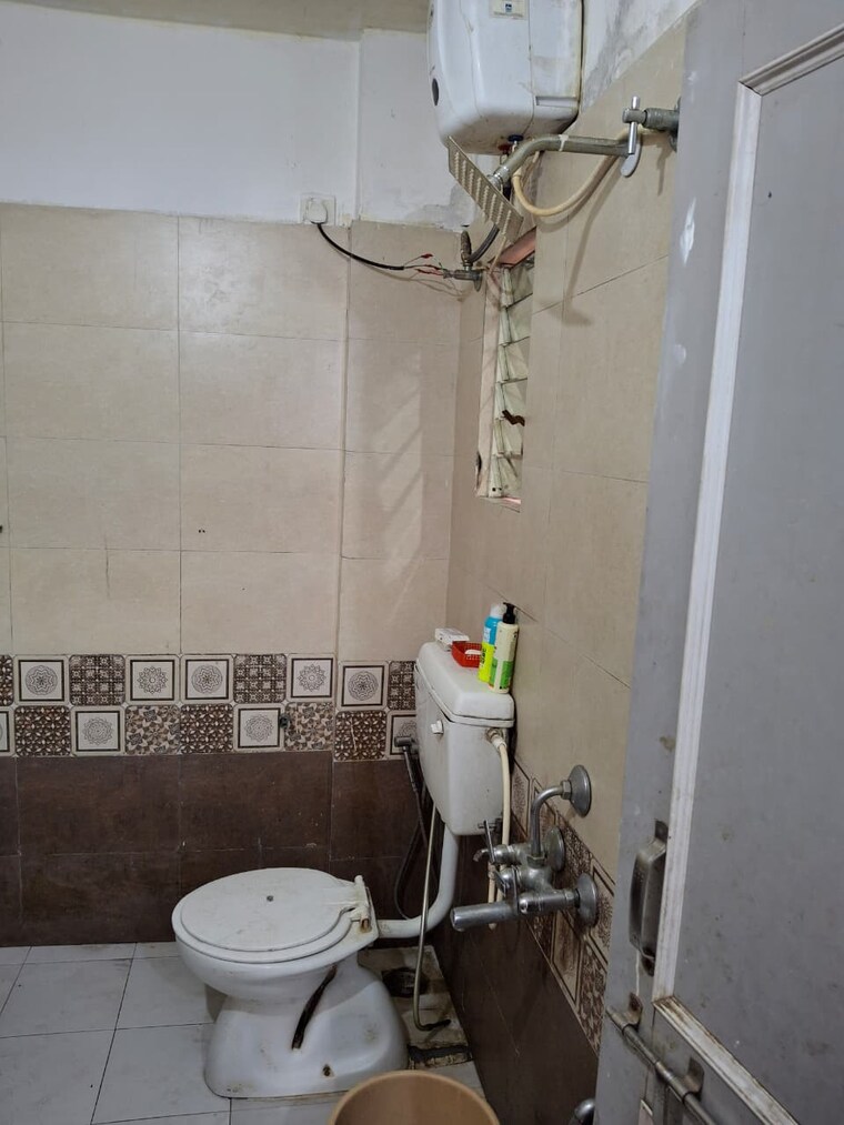 Bathroom, vrindavan-apartments-bhusari-colony 2 Bedroom 900 Sq.Ft. Apartment In Bhusari Colony Pune 9493446