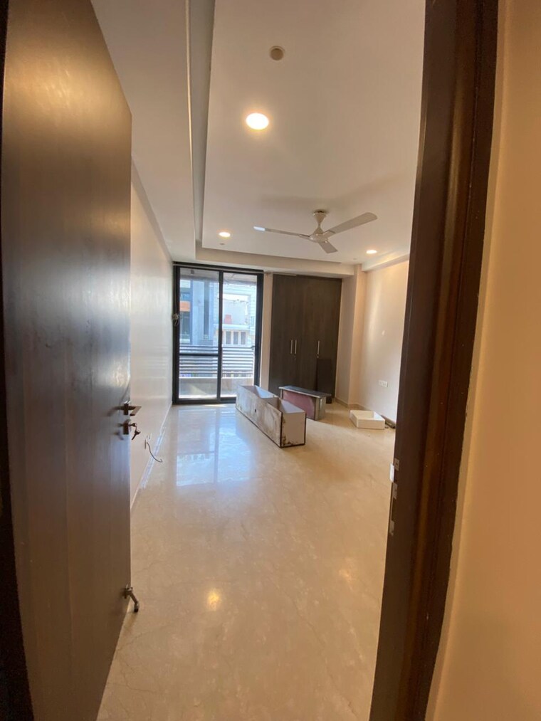 Room, jangpura 3 Bedroom 500 Sq.Yd. Builder Floor In Jangpura Delhi 9493447