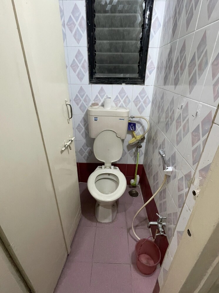 Bathroom, dhangauri-apartment 1 Bedroom 525 Sq.Ft. Apartment In Dahanukar Colony Pune 9493459