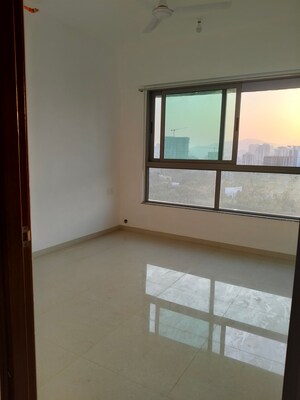 Room in 2 BHK Apartment at Kalpataru Immensa B, Kolshet Road – for Rent