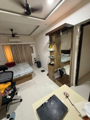 Master Bedroom in 2 BHK Apartment at Shraddha Vertica, Vikhroli East – for Rent