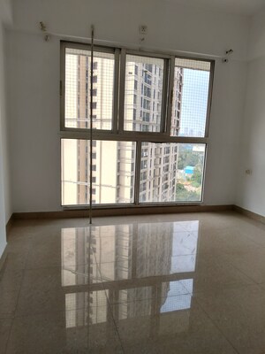 Room in 2 BHK Apartment at Wadhwa Elite, Kolshet Road – for Rent