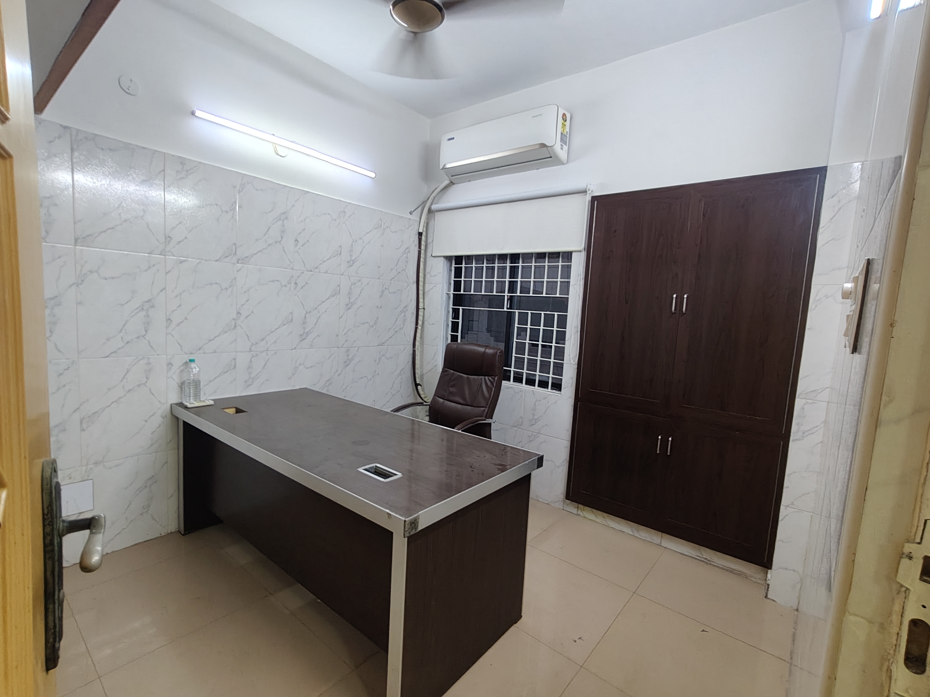 Office Space in IT/SEZ For Rent in Furnished Cabins Office