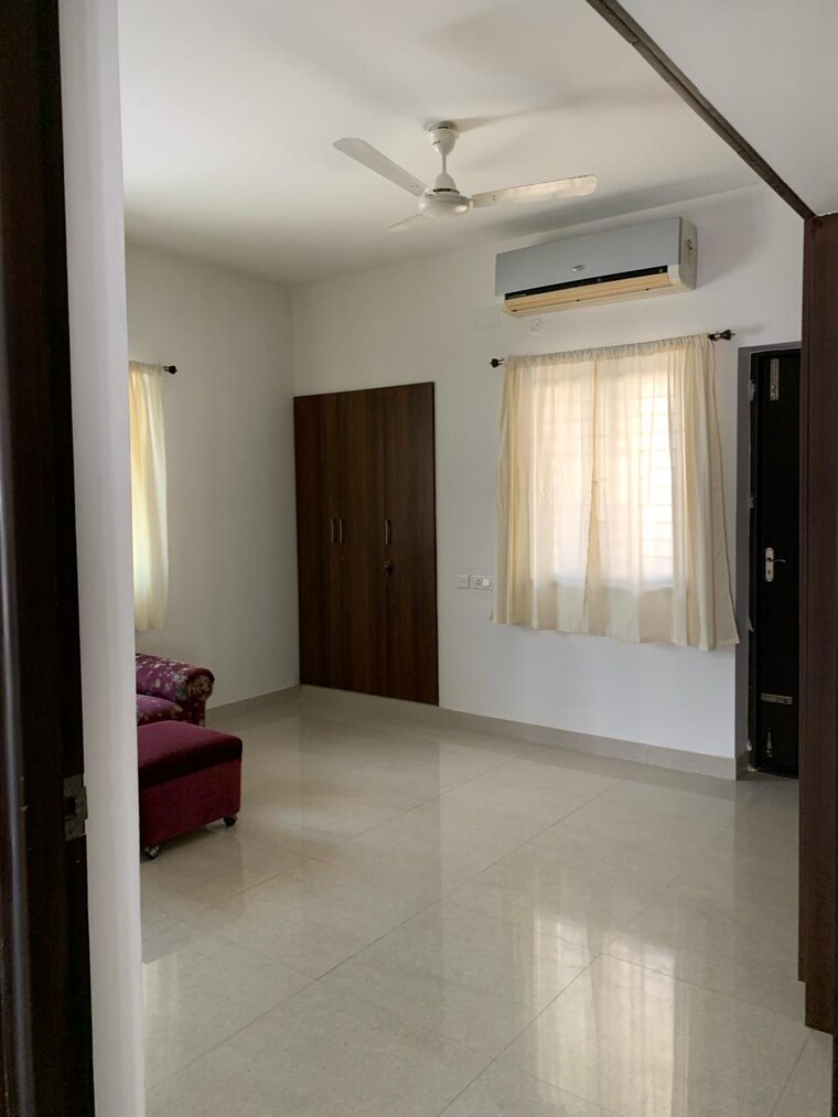 Room, adyar 3 Bedroom 1600 Sq.Ft. Apartment In Adyar Chennai 9493517