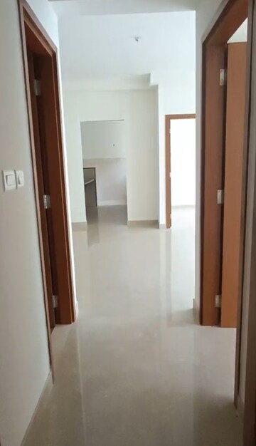 Room in 2.5 BHK Apartment at Prestige Woodland Park, Cooke Town – for Rent