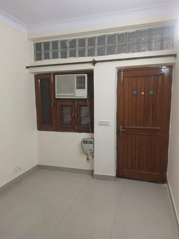 Room in 4 BHK Builder Floor at Jangpura – for Rent