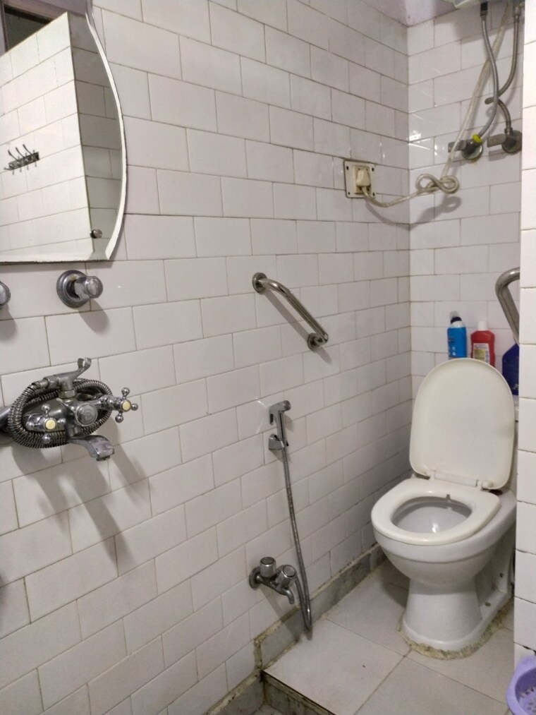 Bathroom, kalkaji 2 Bedroom 1000 Sq.Ft. Builder Floor In Kalkaji Delhi 9493553