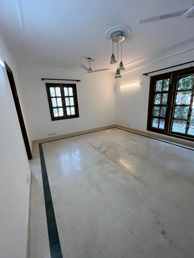 Master Bedroom, chittaranjan park 3 Bedroom 2300 Sq.Ft. Builder Floor In Chittaranjan Park Delhi 9493554