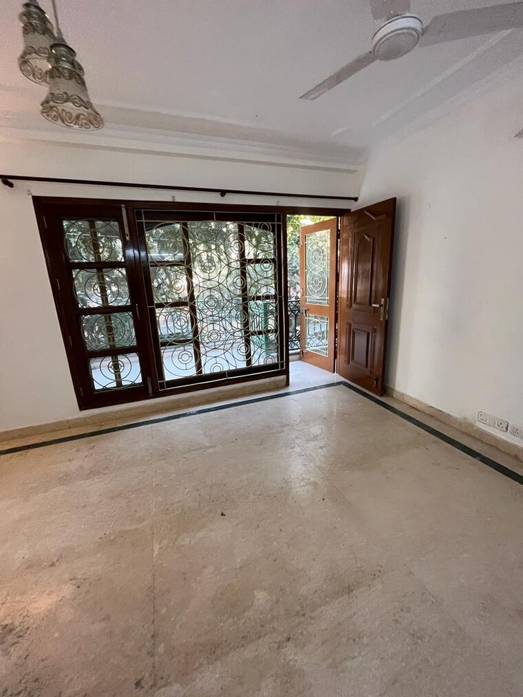 Living Room, chittaranjan park 3 Bedroom 2300 Sq.Ft. Builder Floor In Chittaranjan Park Delhi 9493554