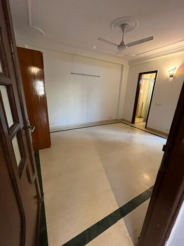 Master Bedroom in 3 BHK Builder Floor at Chittaranjan Park – for Rent